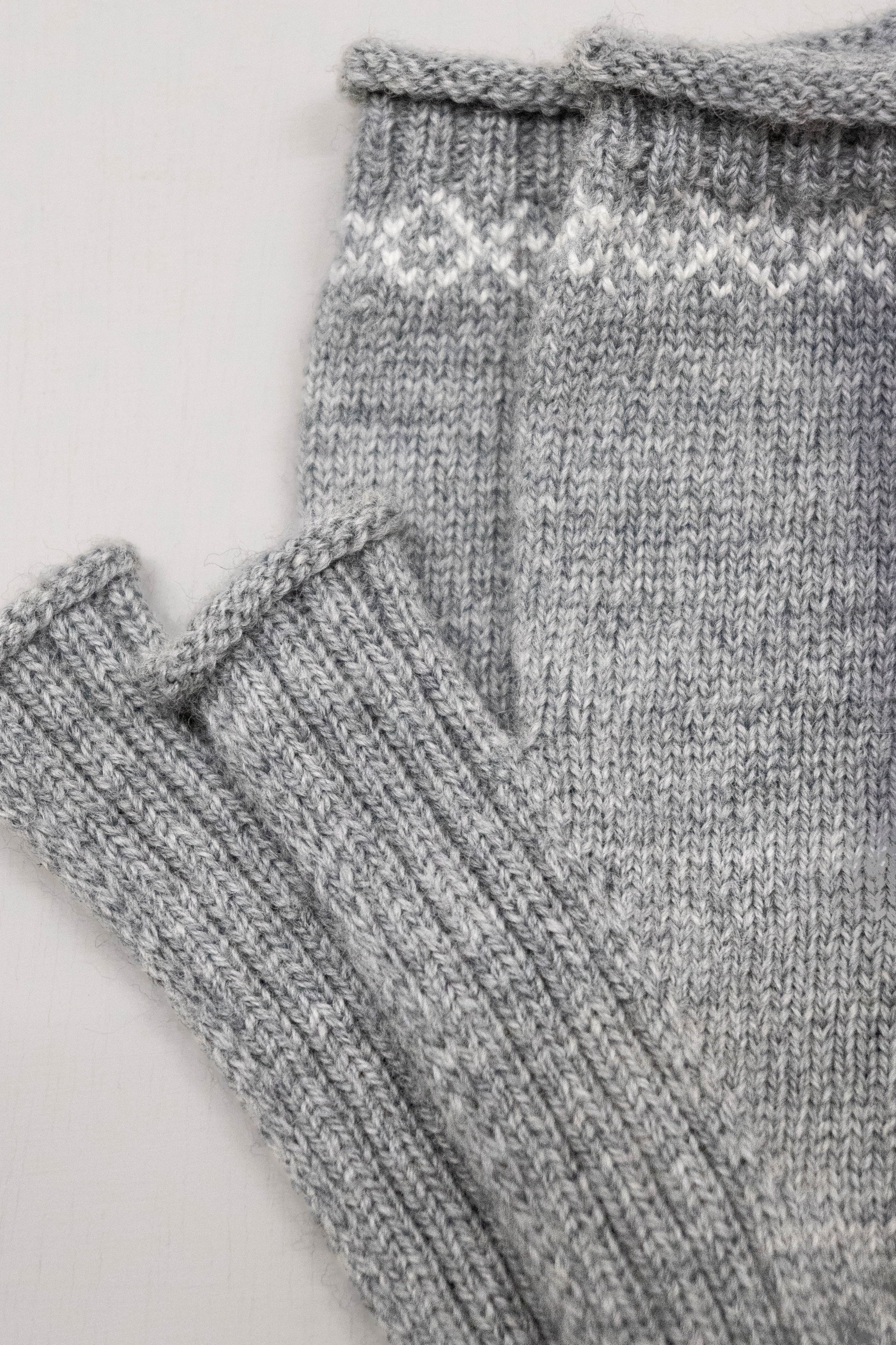 The Nora Mittens in Soft Grey/White