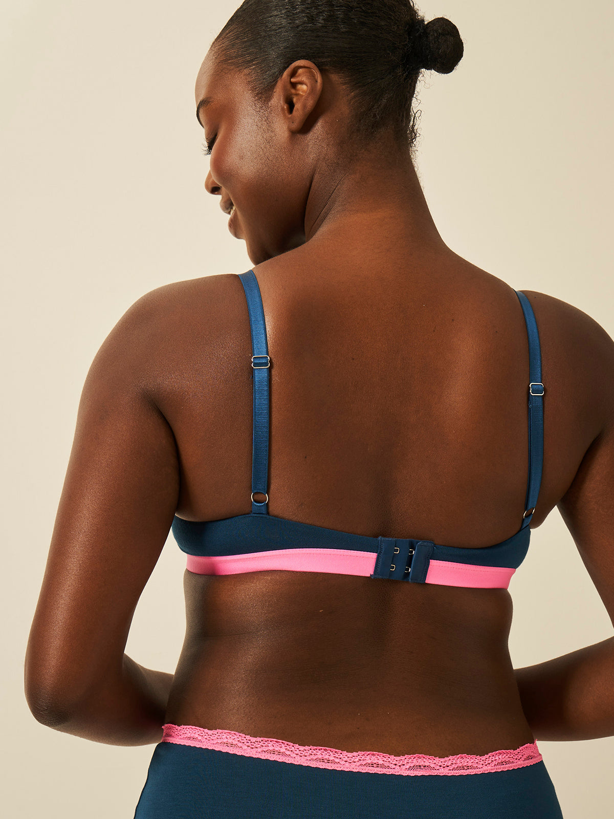 Smooth Sculpt Padded Bra - Midnight Neon Pink