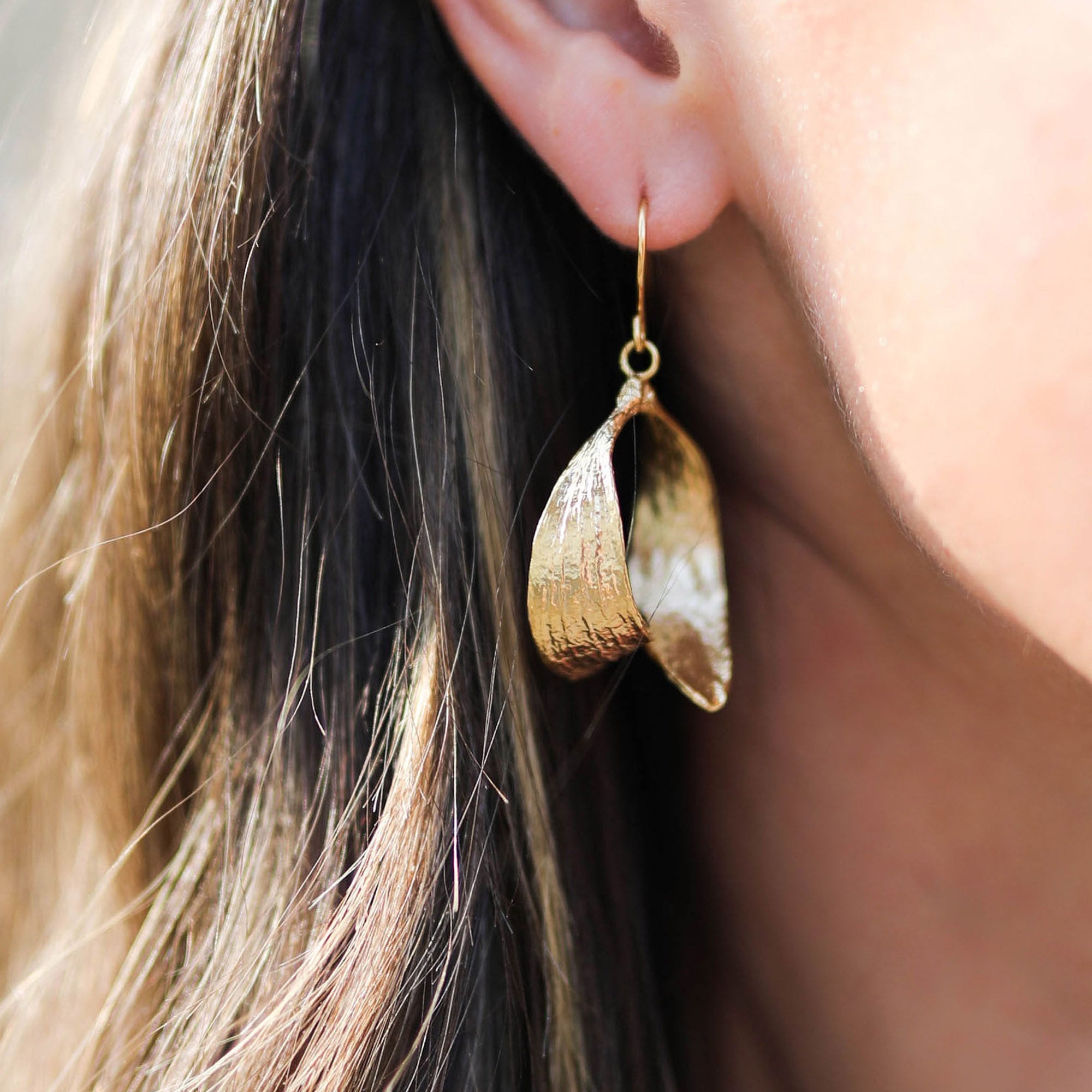 Gold Mistle Kiss Hoop Earrings