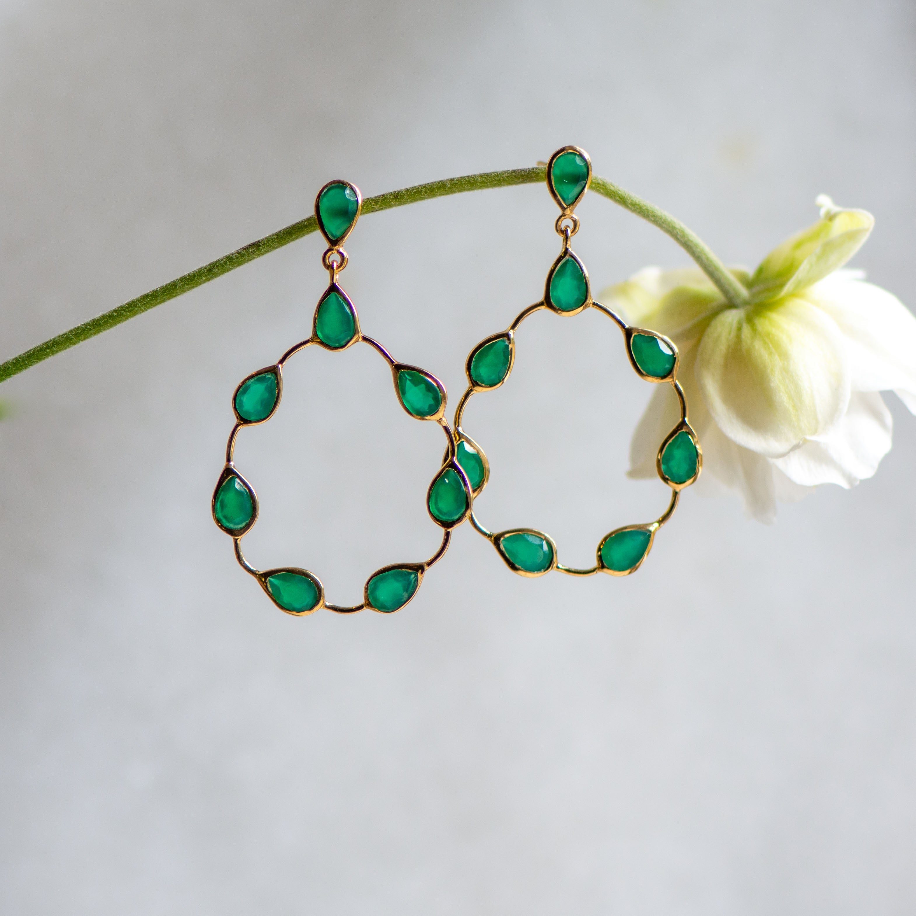 Tikka in Gold with pear shaped green onyx droplets