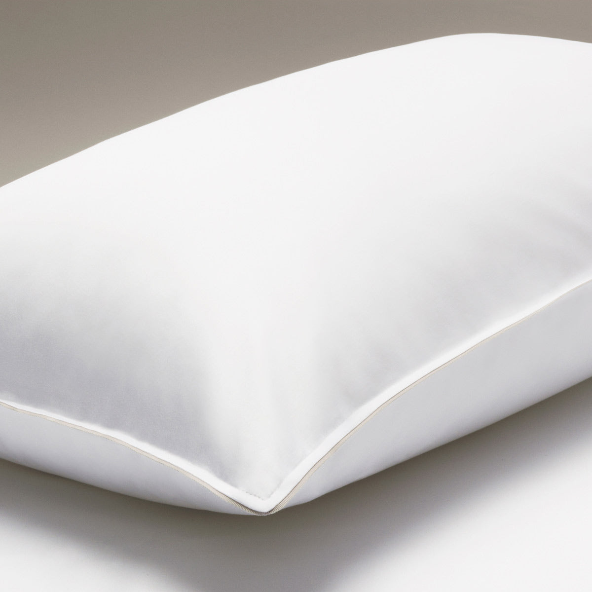 Heritage Travel Pillowcase - White With Silver Trim - 30x40cm