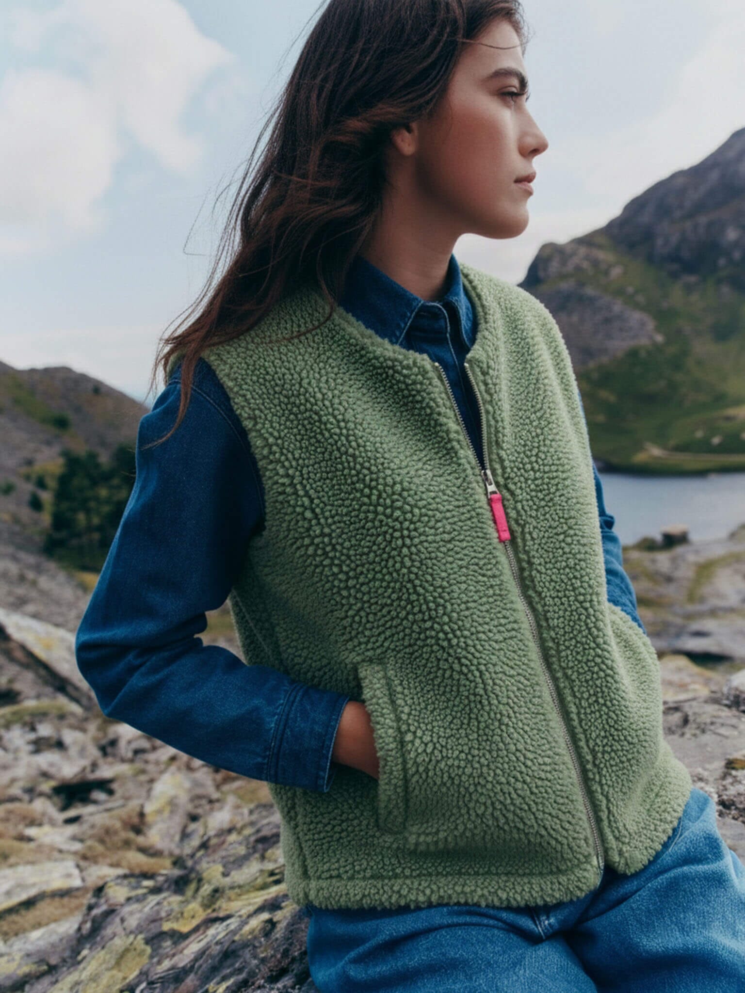 Harlem Recycled Fleece Gilet in Hedge Green