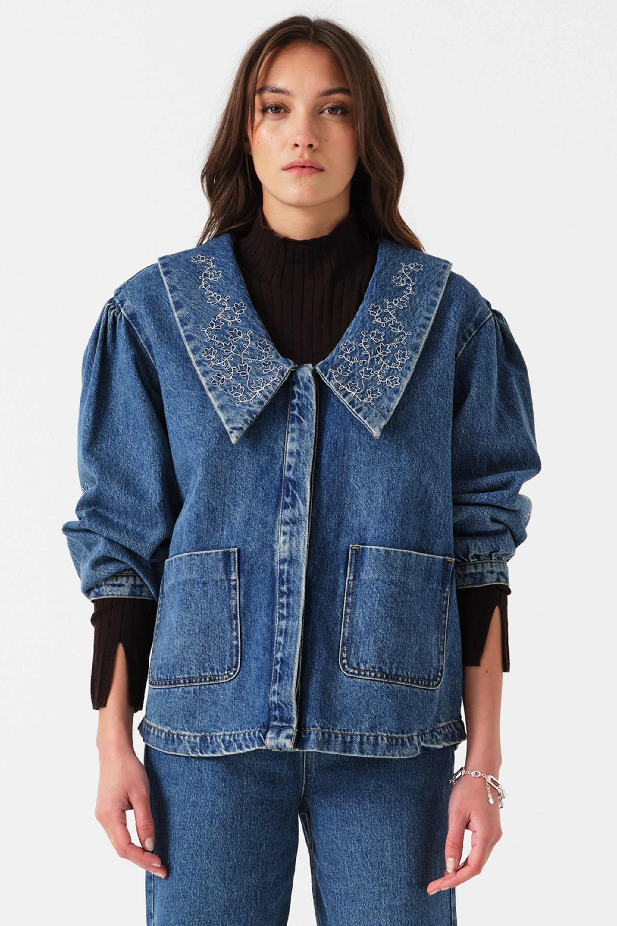 Neve Flower-Embroidered Denim Jacket in Pasadena