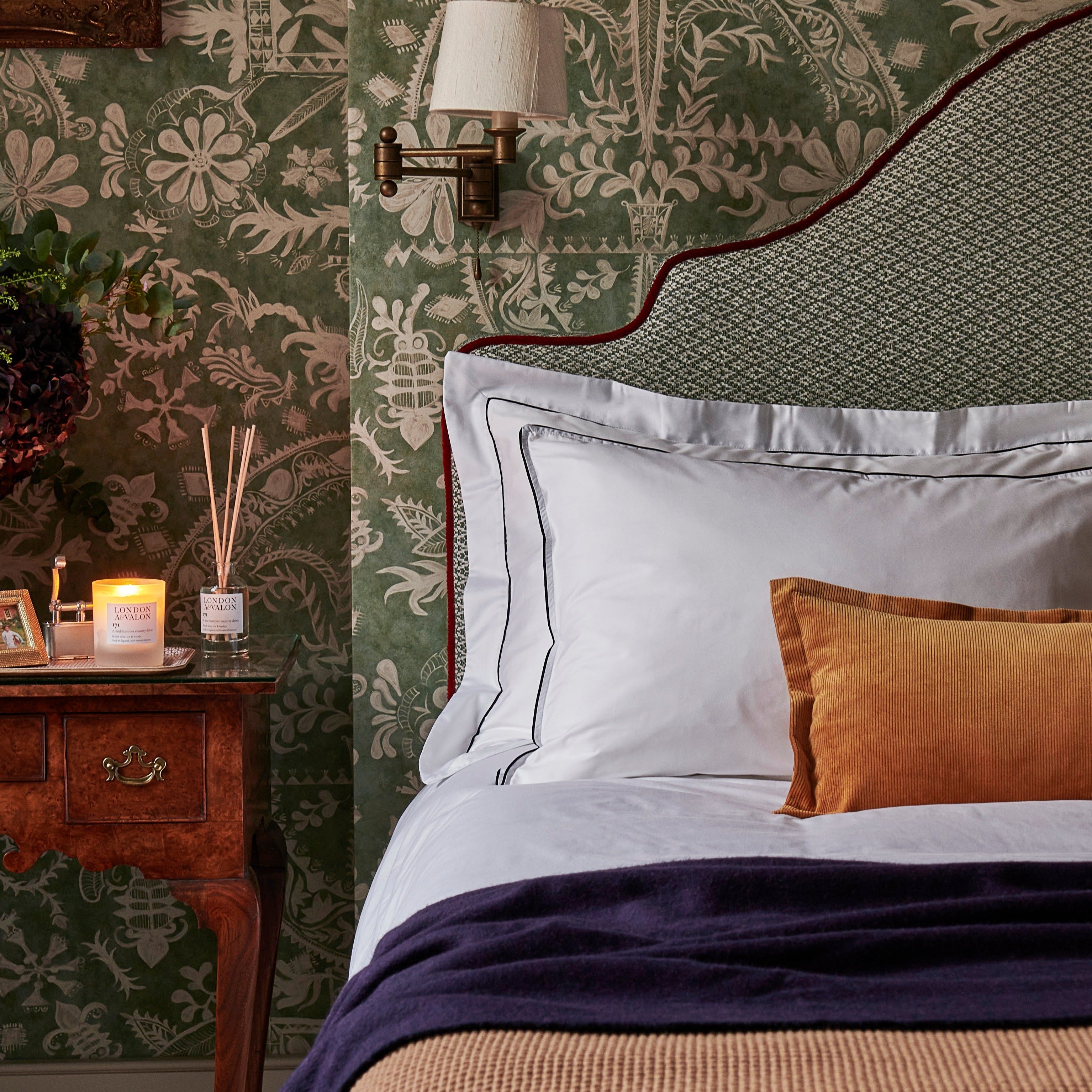 Heritage Oxford Pillowcase - White With Navy Trim