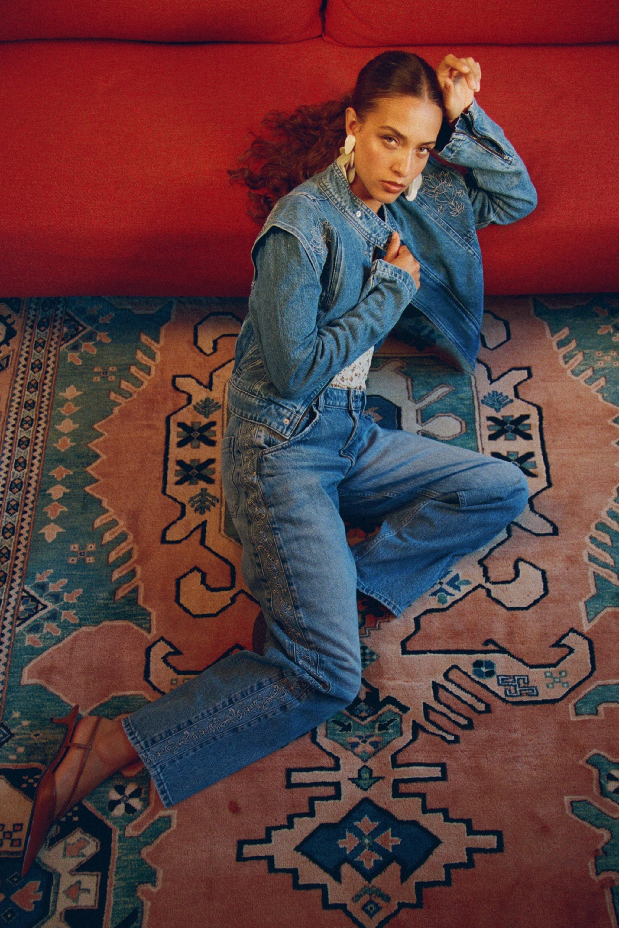 Bo Barrel Leg Embroidered Jean in Malibu