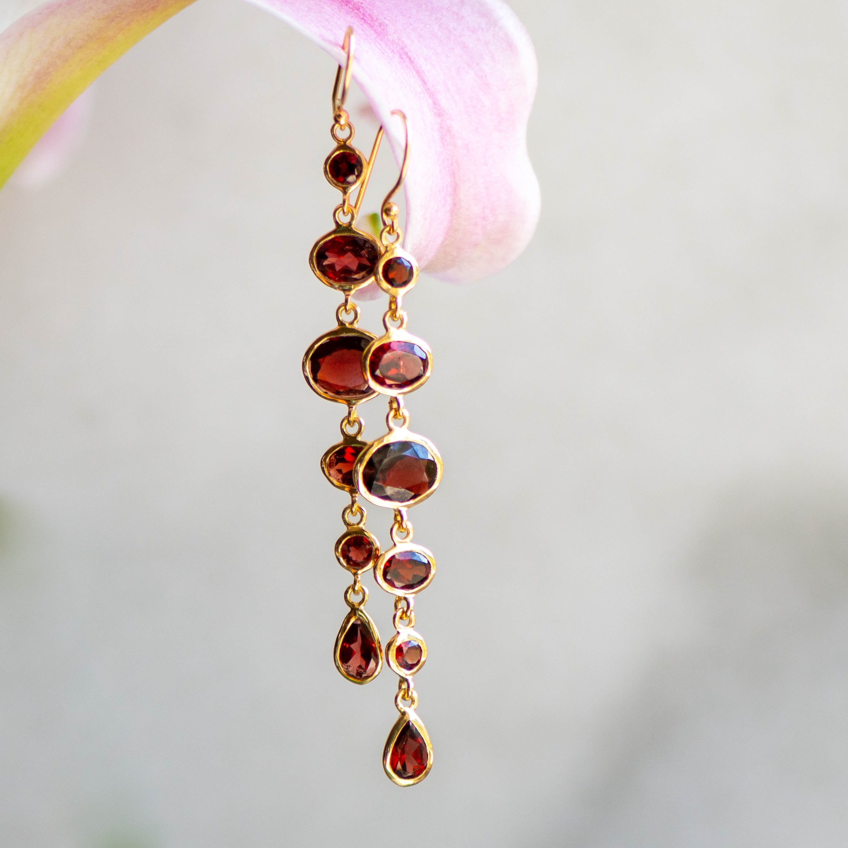 Marilyn Necklace and Cascade Earrings in Gold With Garnet