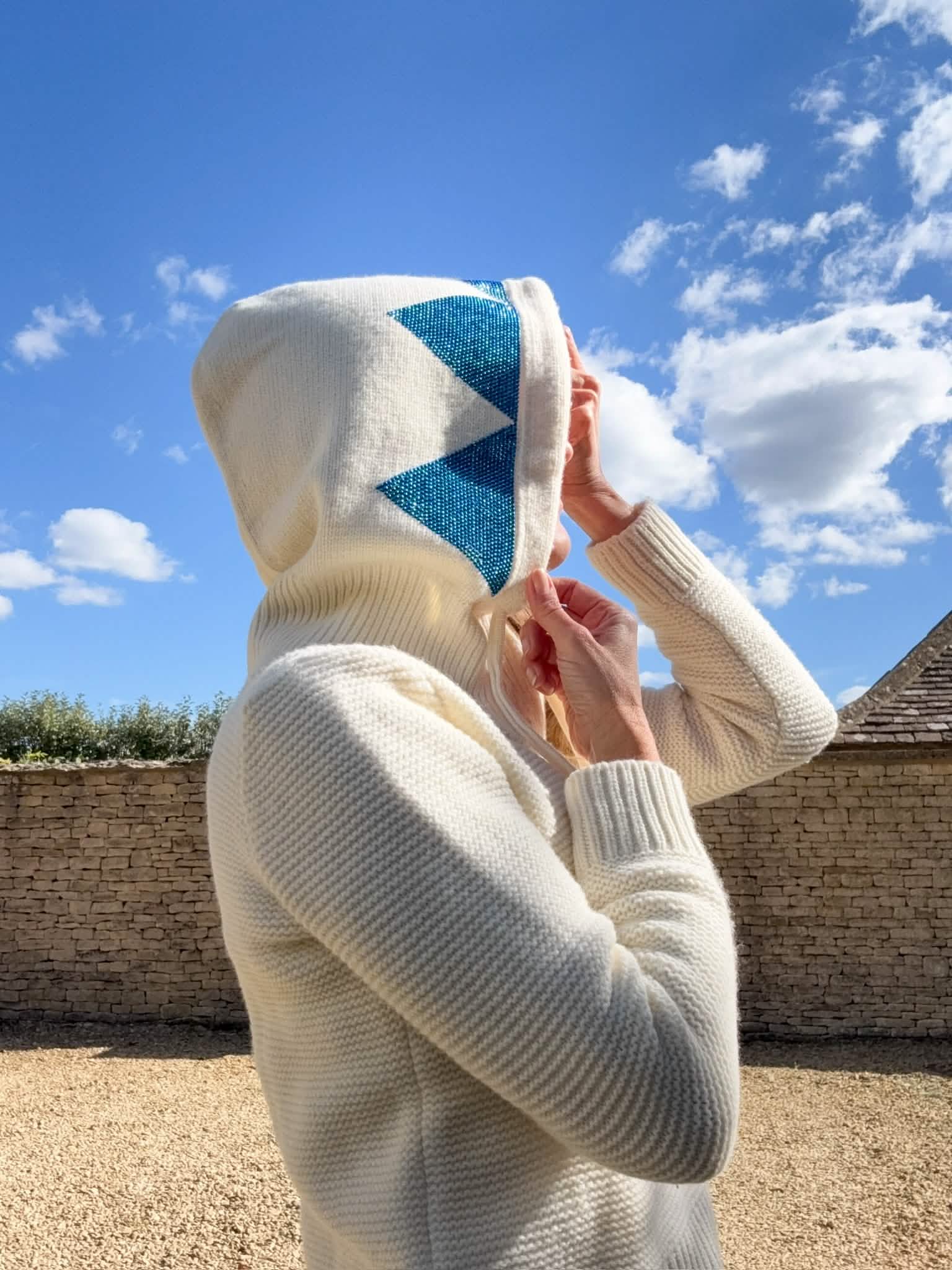 Zig Zag Hood - Cream/Azure Blue