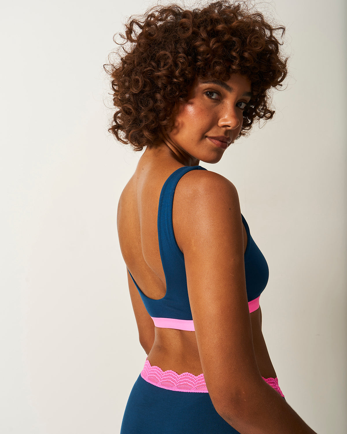 Soft Scoop Bra - Midnight Neon Pink