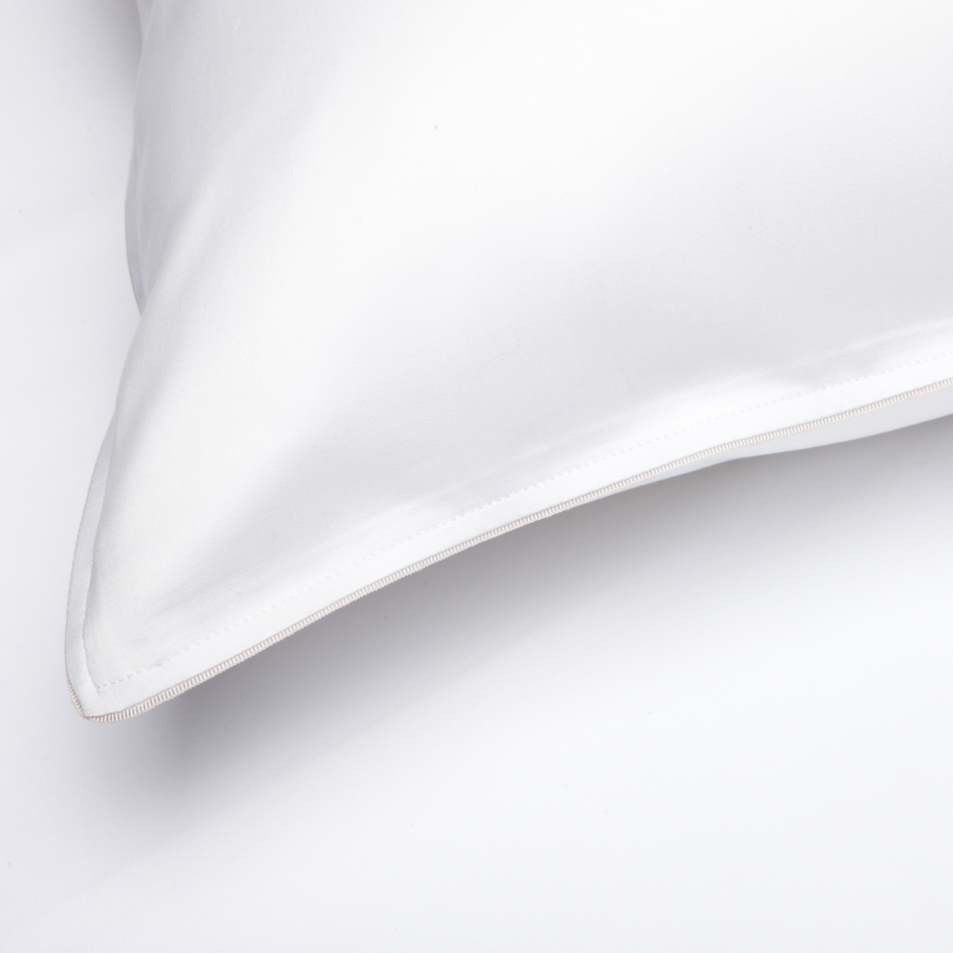 Heritage Travel Pillowcase - White With Silver Trim - 30x40cm