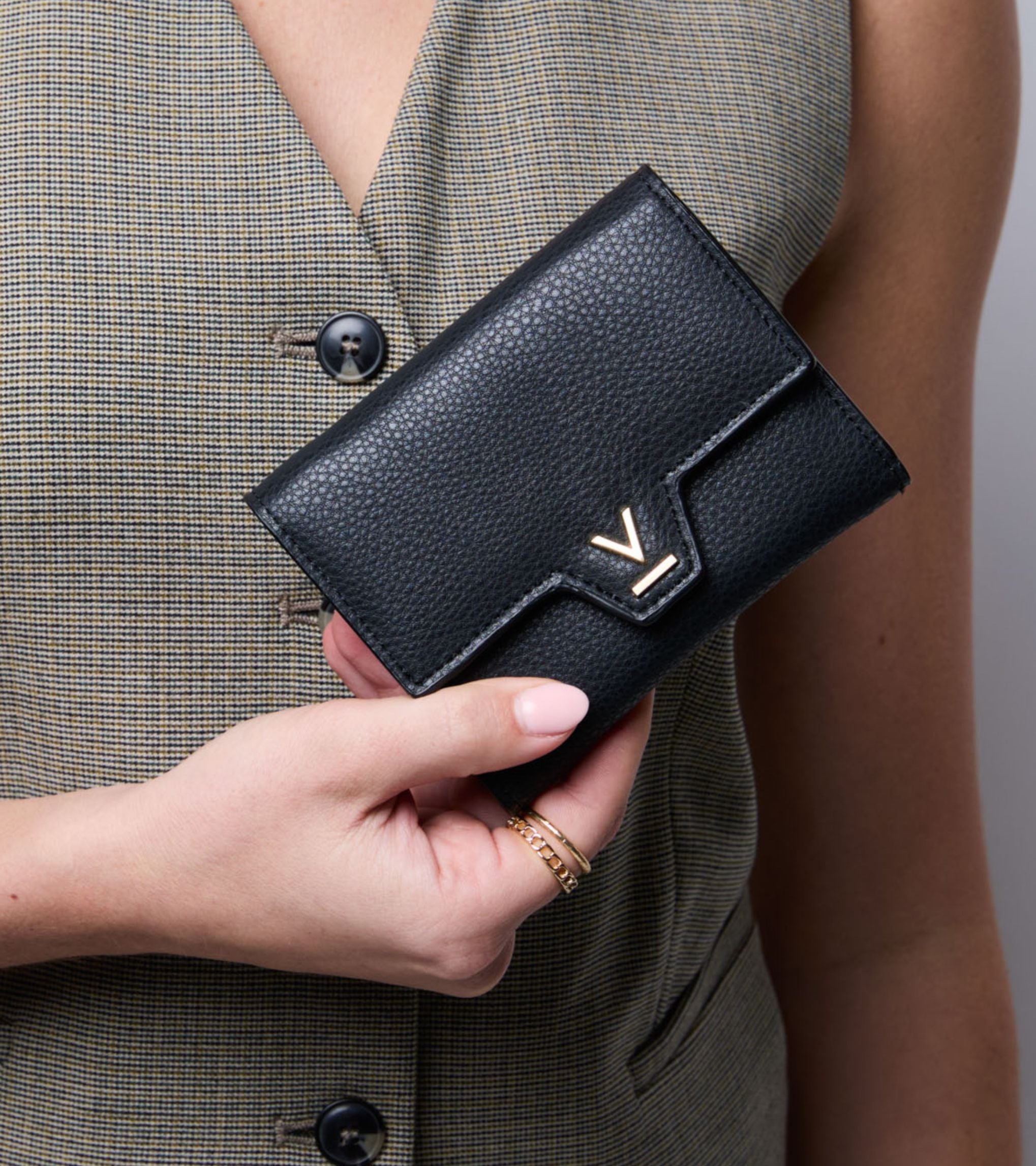 Clemmie Vegan Bio-Based Bamboo Trifold Purse in Black