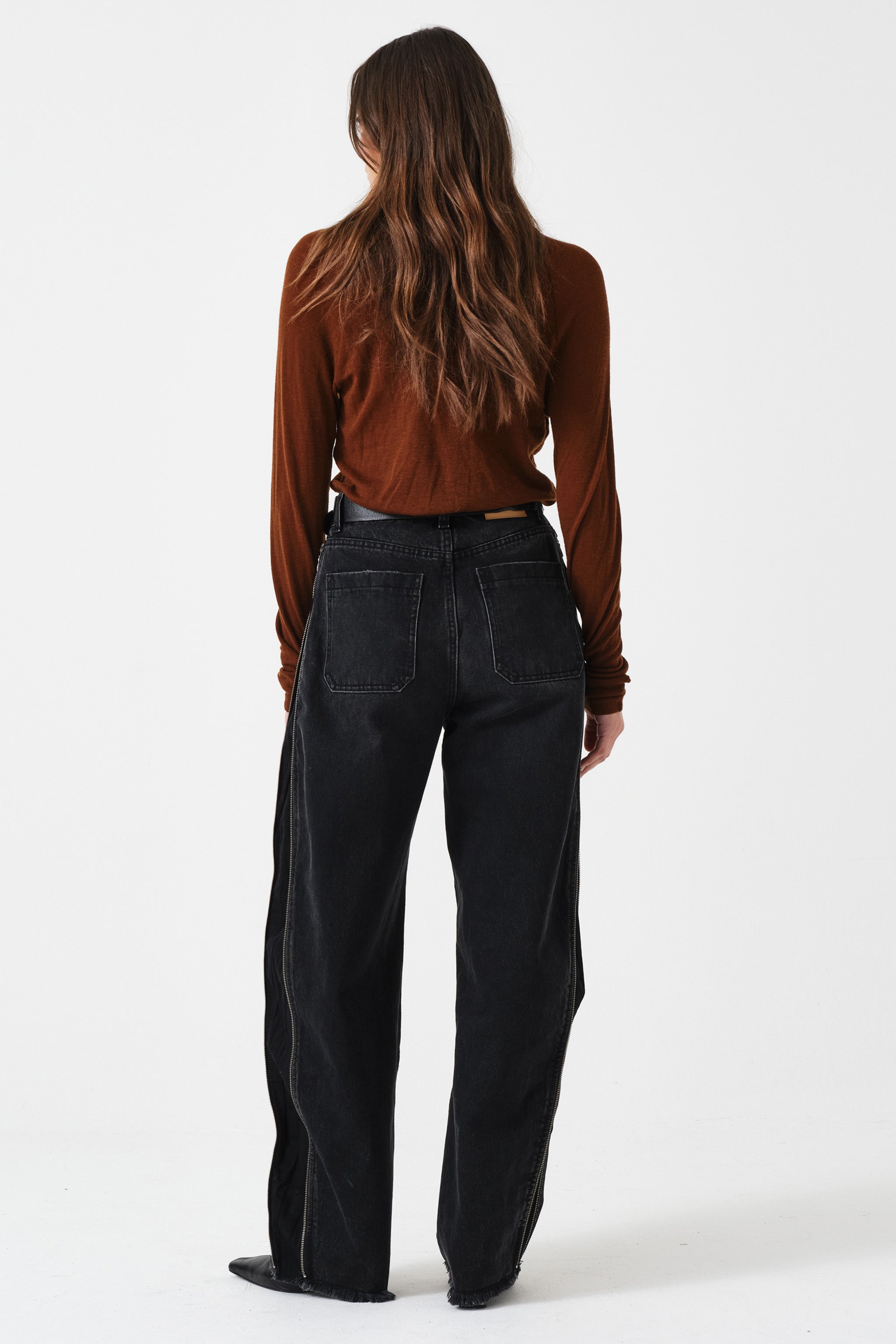 Bo Barrel Leg Zip Jean in Fairbanks