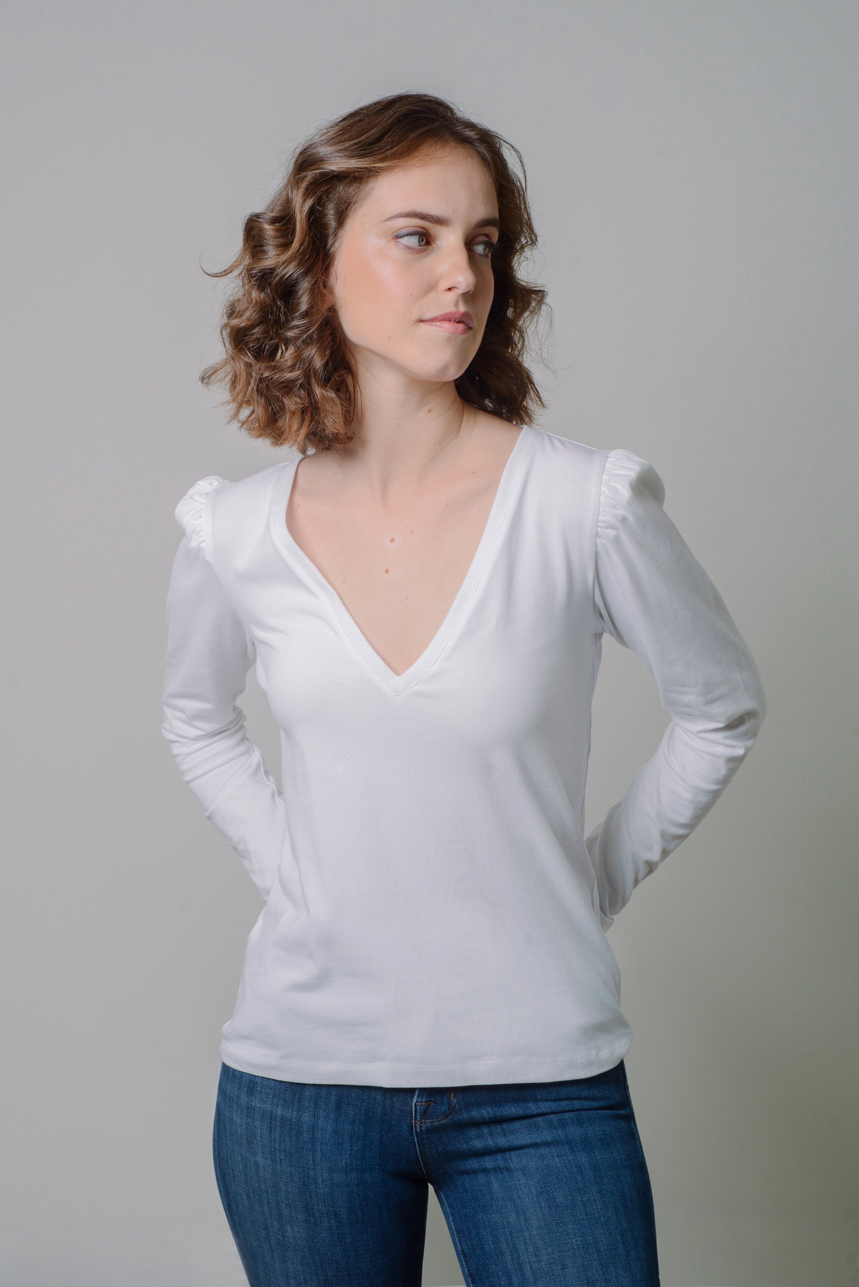 ALICE- V-NECK LONG PUFF SLEEVE T-SHIRT