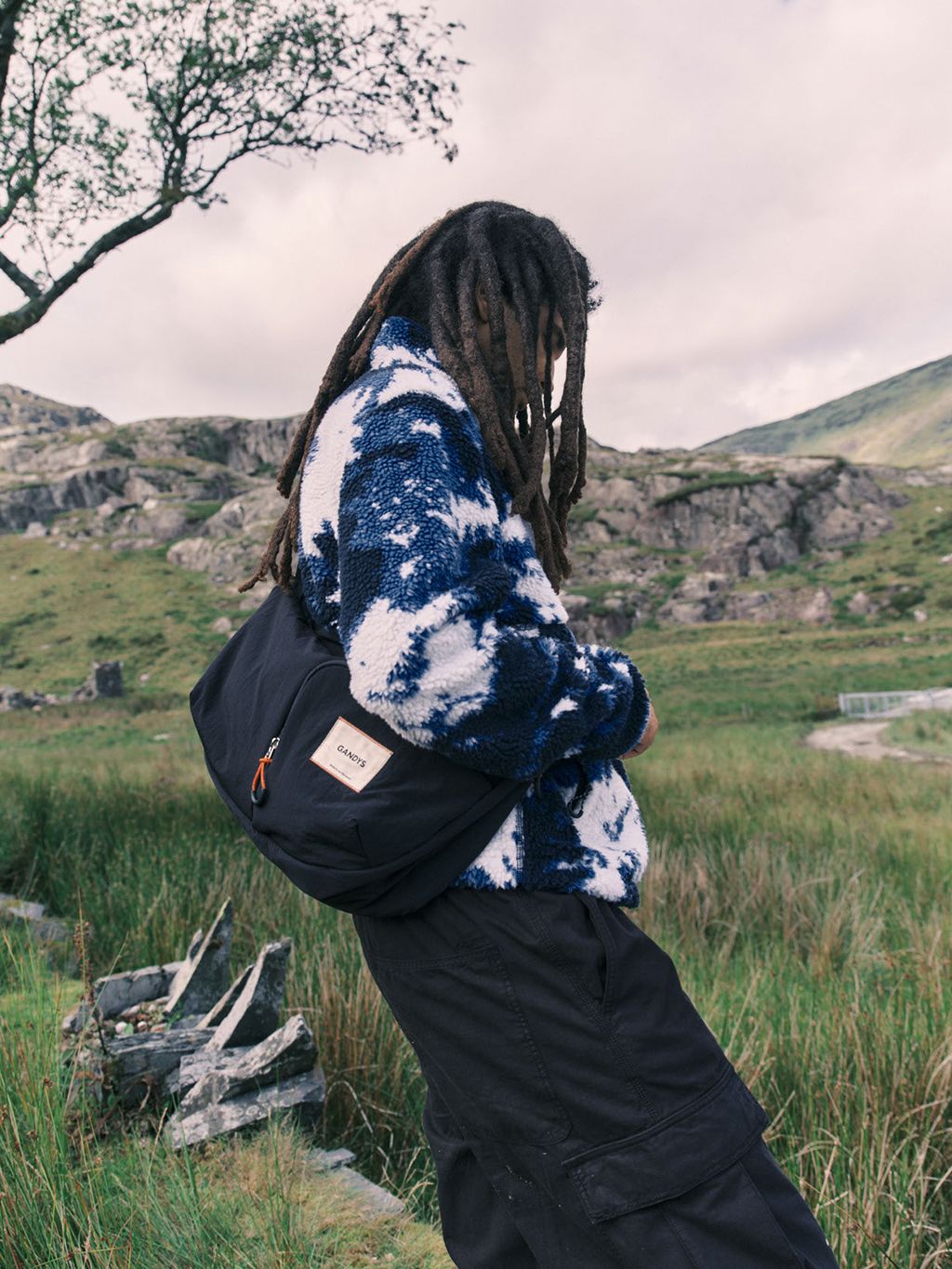 Ecuador XL Recycled Nylon Lightweight Sling Bag in Black