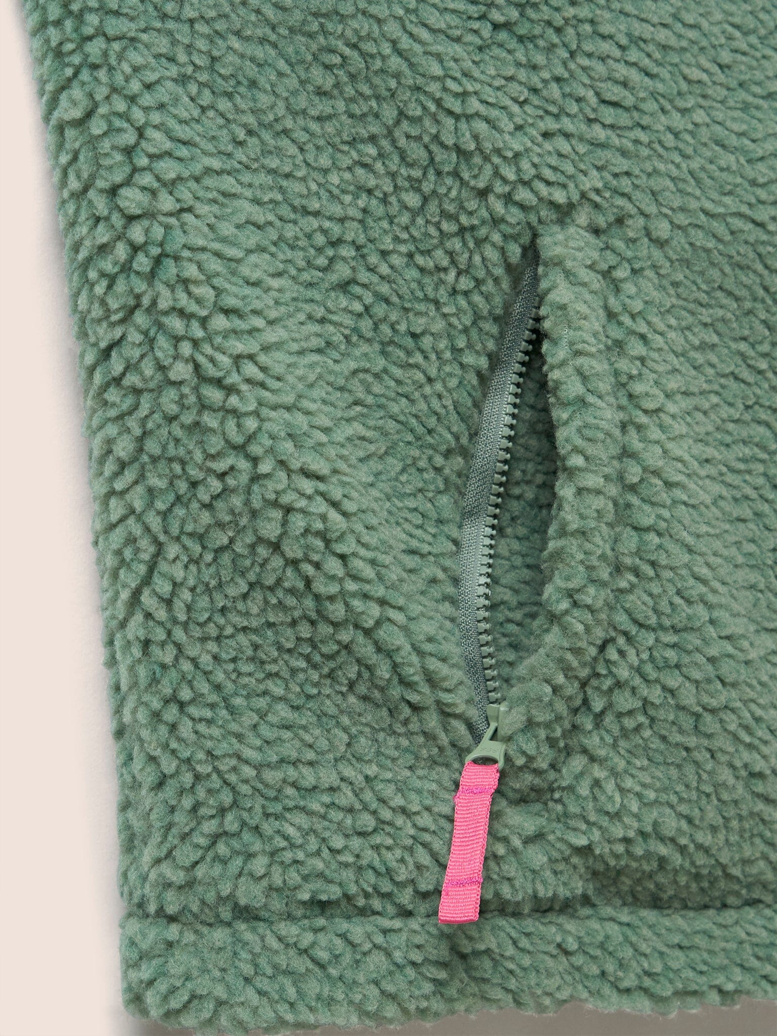 Harlem Recycled Fleece Gilet in Hedge Green