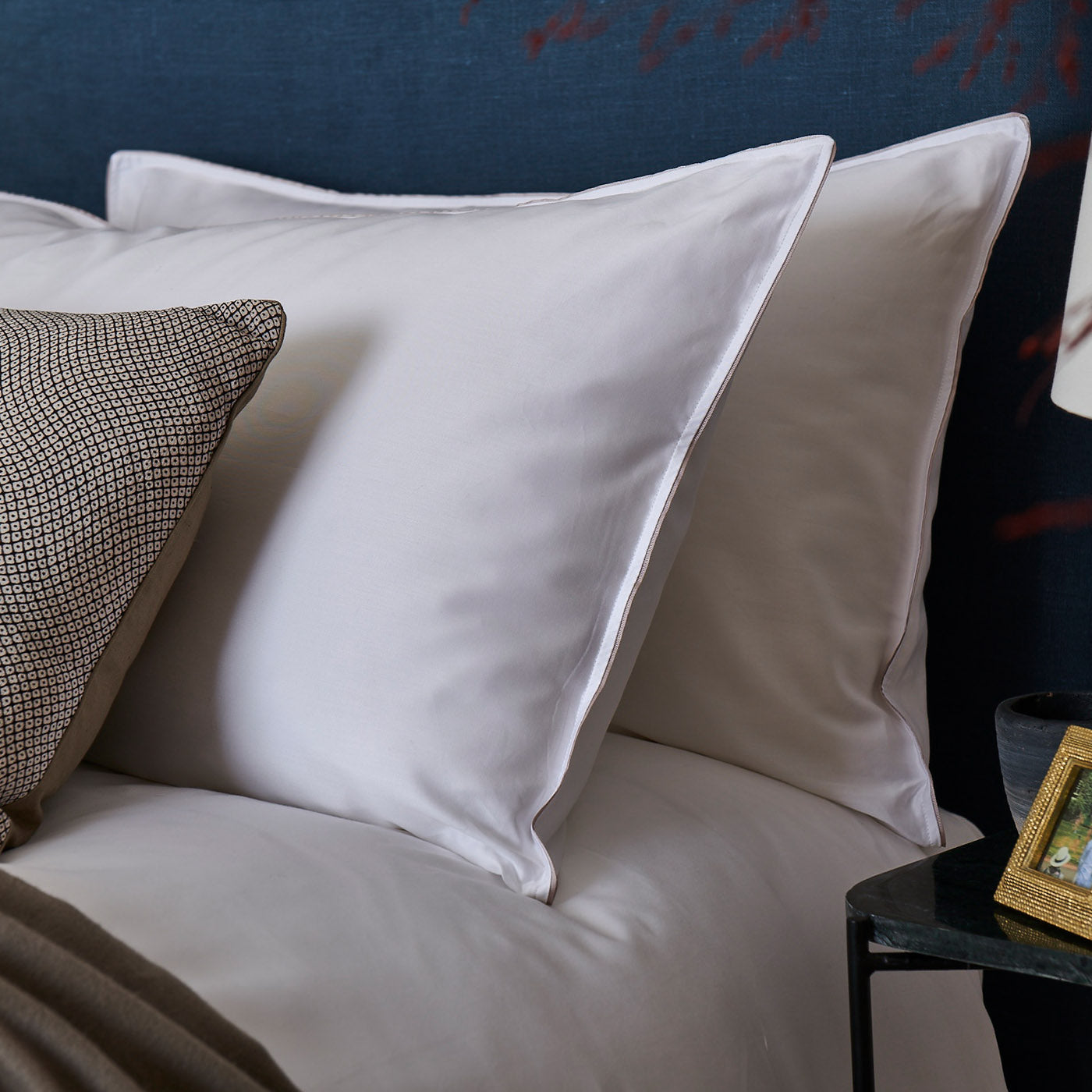Heritage Pillowcase - White With Silver Trim